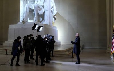 Biden mandates masks on federal property, promptly breaks his own rules