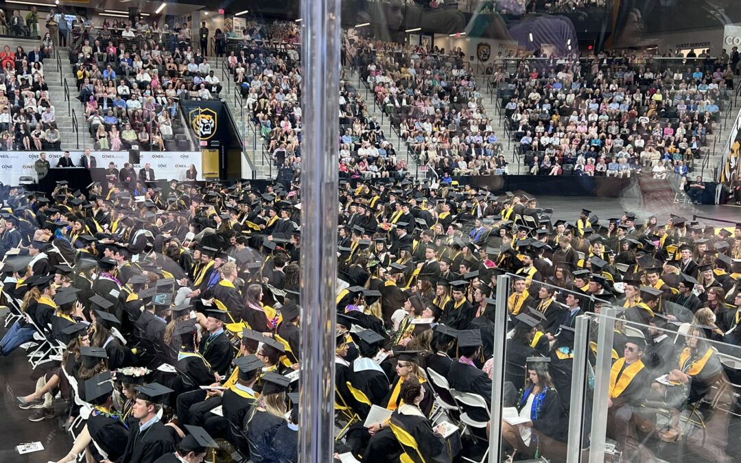 Libs hate Cheney too, boo and turn backs at Colorado College graduation